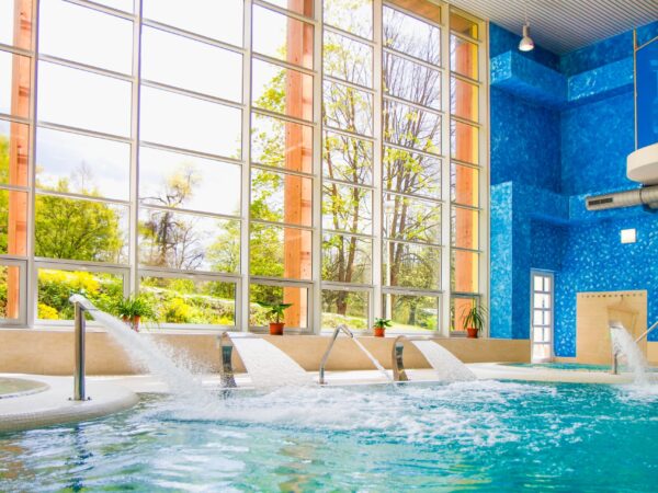Konstantinovy Lázně: Hotel Jirásek *** s bazénom, soľnou jaskyňou, procedúrami a polpenziou + kultúrne akcie