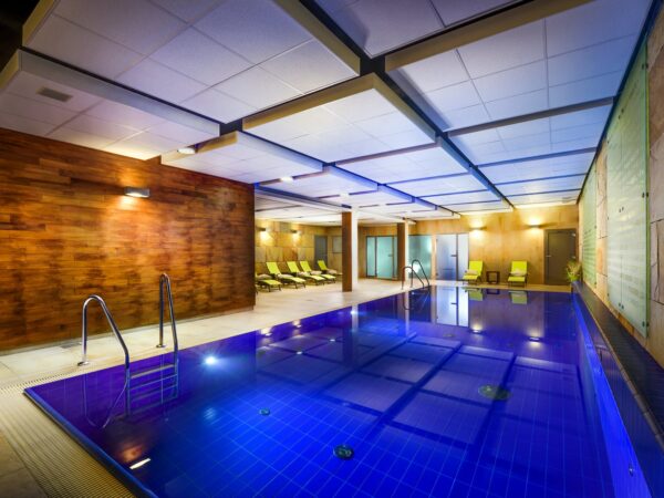 Dovolenka pri Brne v Golf Resorte Kaskáda **** s raňajkami, neobmedzeným wellness s bazénom a saunami