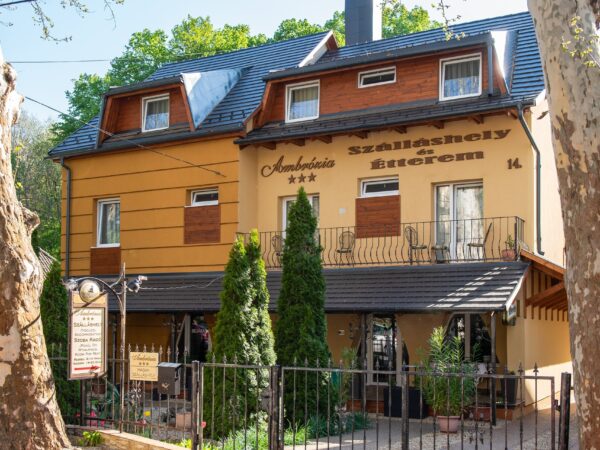 Maďarsko: Miskolc pri termálnych kúpeľoch (600 m) a Adventure parku v Ambrózia Szálláshely *** s polpenziou