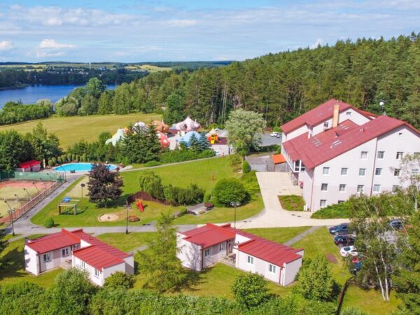 Křivoklátsko: Hotel Jesenice *** s polpenziou/all inclusive s alko i nealko nápojmi + bazén a zľava na masáže