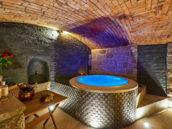 Liberec v blízkosti Ještědu a Babylonu: Hotel Stará Pekárna *** s raňajkami a privátnym wellness s vírivkou