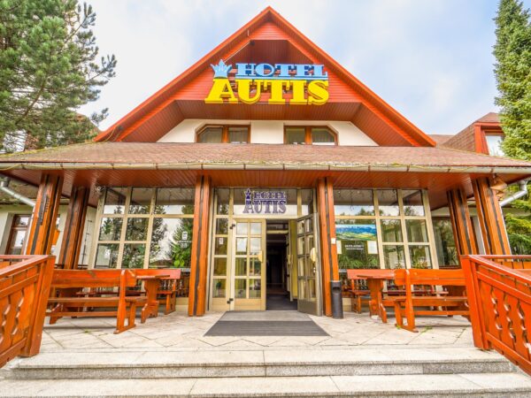 Vysoké Tatry blízko Starého Smokovca v Hoteli Autis *** s polpenziou, saunou a fitness centrom + deti zdarma