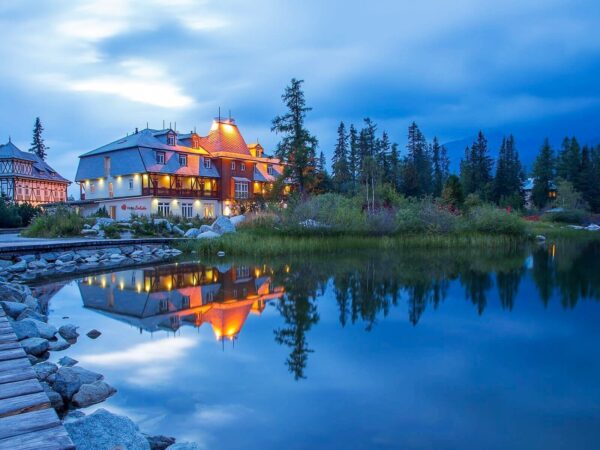 Štrbské pleso v známom Hoteli Solisko **** s polpenziou, neobmedzeným wellness a vstupom na Vežu snov + drink