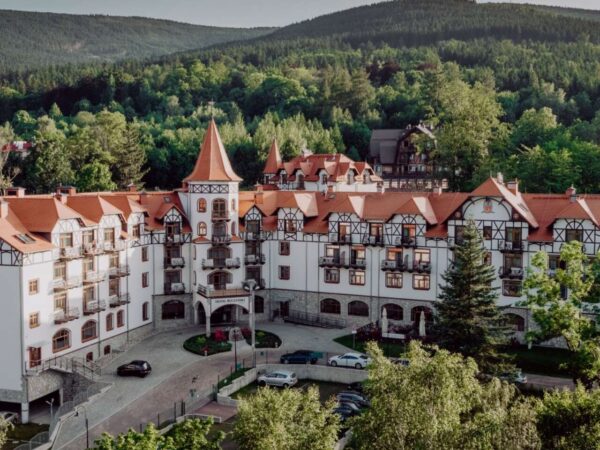 Buczyński**** Medical & SPA v krásnom prostredí poľských kúpeľov s polpenziou a wellness