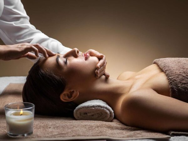 Lymfodrenáž tváre, masáž hlavy Champi + reflexná masáž chodidiel v Prerelax – Exclusive Thai centrum