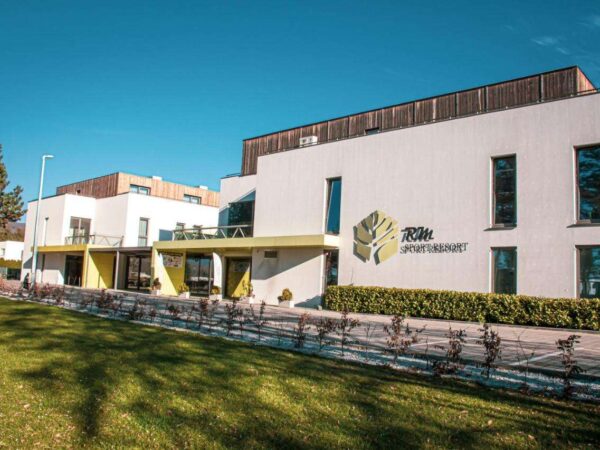RM Hotel**** len 2 km od Bojnického zámku – luxusné ubytovanie v Prievidzi s polpenziou a vstupom do wellness