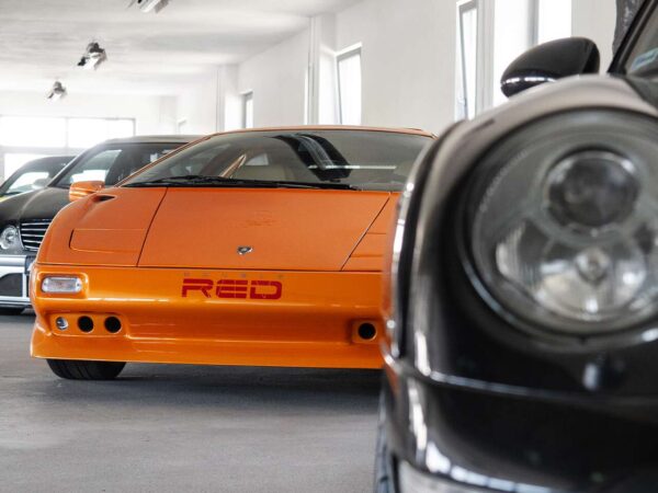 Vstúpte do sveta automobilovej vášne v DOUBLE RED CARS MUSEUM: Najväčšie automobilové múzeum strednej Európy!