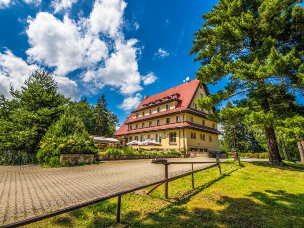 Český raj: Dovolenka v Parkhoteli Skalní město *** s vínom neobmedzene + polpenzia a zľava 50 % na vírivku