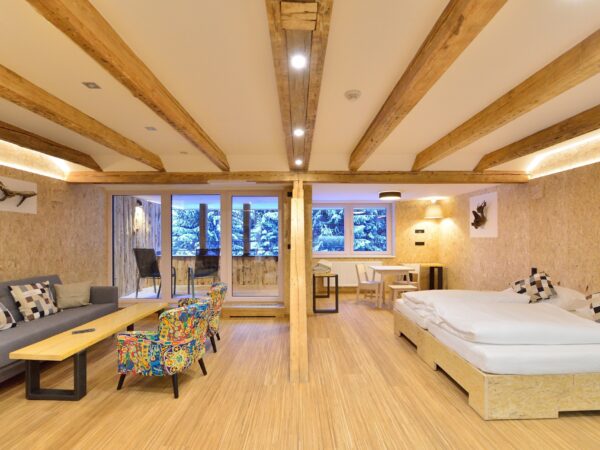 Jizerské hory: Moderný lesný Resort Montanie **** s neobmedzeným wellness centrom (bazén, sauny) a polpenziou