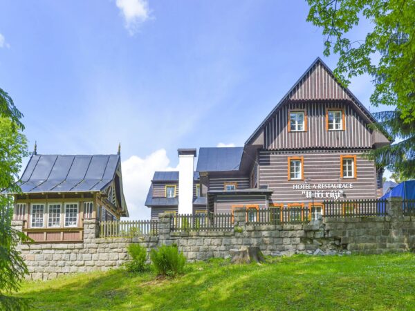 Špindlerův Mlýn v Hoteli Tři růže ***+ s polpenziou, aquaparkom či bobovou dráhou a saunou + káva/čaj a dezert
