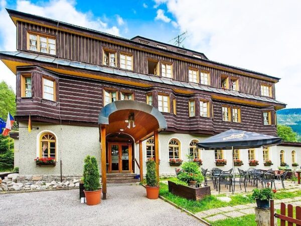 Špindlerův Mlýn: Alpský Hotel ***+ s polpenziou, neobmedzeným wellness, bazénom či masážou, zmrzlinou a kávou