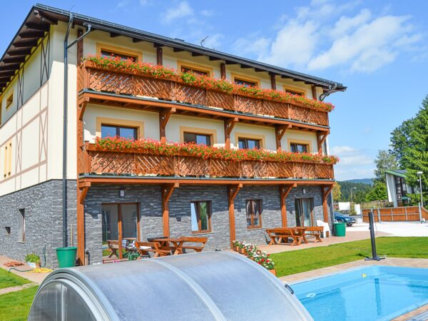 Krkonoše: Janské Lázně 2 km od Chodníka korunami stromov v Residencii Ruth *** s raňajkami, bazénom + wellness