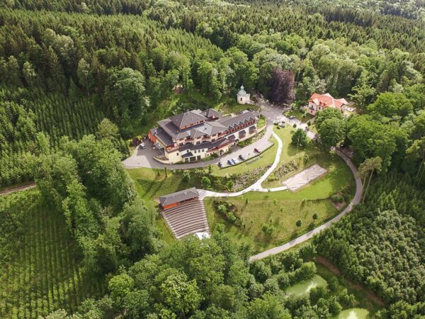 Orlické hory: Hotel Studánka **** obklopený prírodou s polpenziou a wellness + romantický kúpeľ a zábal