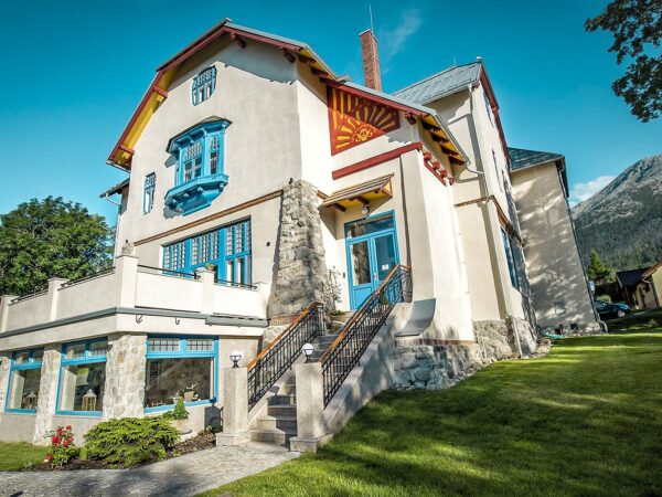Vysoké Tatry: Vila Lavína s bufetovými raňajkami, wellness so saunami a vonkajšou vírivkou s výhľadom na hory