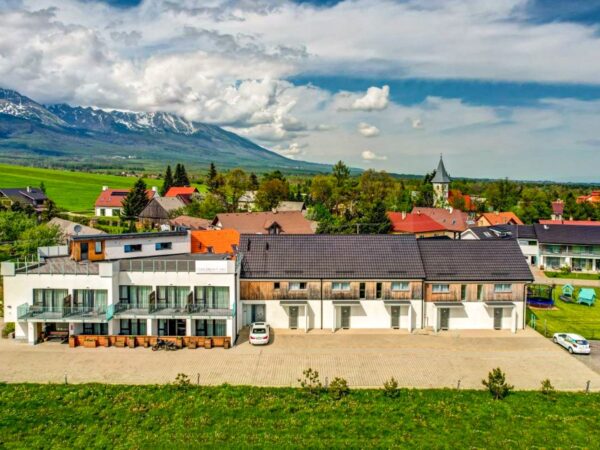 Vysoké Tatry v Penzióne Čerešňový sad s raňajkami a wellness + zapožičanie športového vybavenia a bohaté zľavy