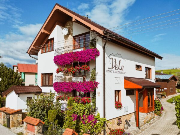 Vysoké Tatry neďaleko Kežmarku v Penzióne VeLa s polpenziou a privátnym vstupom do wellness (vírivka, sauna)
