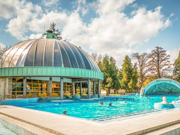 Maďarsko: Eger v Park Hoteli Minaret *** s plnou penziou a vstupom do termálnych kúpeľov (13 bazénov) + zľavy