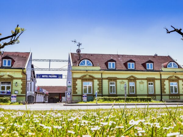 Uherský Brod pri zámkoch v Hotel & SPA centre Palmira *** s raňajkami/polpenziou a privátnou vírivkou a saunou