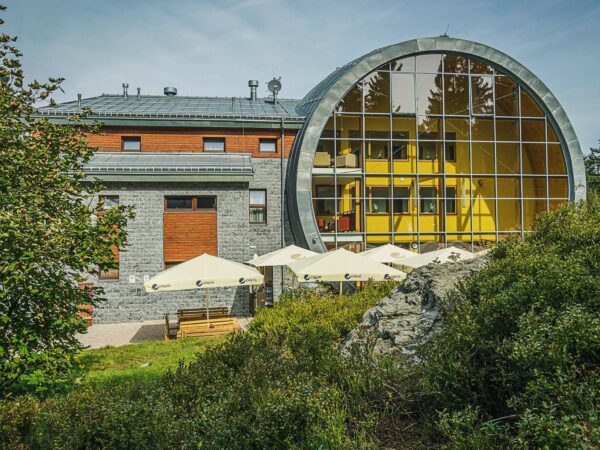 Pobyt pri Jizerských horách a Liberci v štýlovom 3* Hoteli Obří Sud s polpenziou + bobová dráha a vstup do zoo