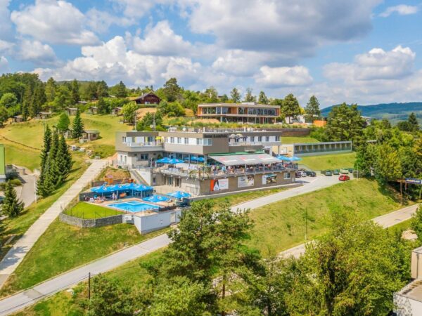 Relax pri Brnianskej priehrade: Hotel Rakovec*** s raňajkami/polpenziou, bazénom a wellness (vírivka a sauny)