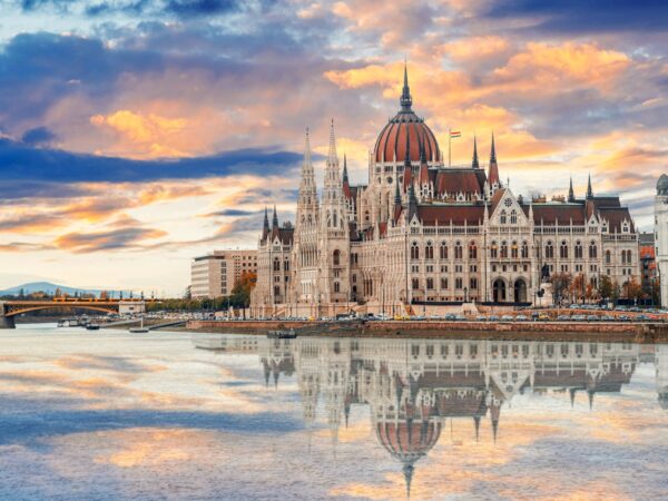 Centrum Budapešti blízko námestia Hrdinov v Hoteli Six Inn *** s raňajkami + wellness s vírivkou a infrasaunou