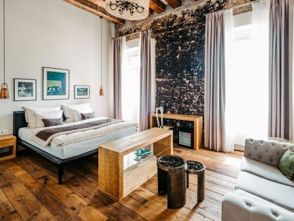 Český kras blízko Karlštejna a Prahy: Pobyt v 4* Boutique Hoteli Corso s raňajkami formou bufetu + parkovanie