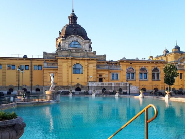 Budapešť pri parku v Hoteli Bobbio *** s celodenným vstupom do kúpeľov Széchenyi či Lukács, saunou a raňajkami
