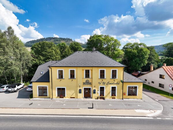 Orlické hory v blízkosti múzeí a Chodníka v oblakoch v Penzióne U Čmeláků s raňajkami či polpenziou + drink