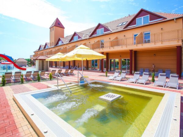 Pobyt pri Budapešti: Termal Hotel Vesta s termálnym wellness, polpenziou + animácie a ďalšie vyžitie pre deti