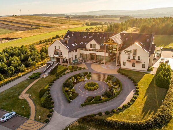 Poľsko: CHKO Orlích hniezd v Hoteli Fajkier Wellness & SPA *** s raňajkami či polpenziou a wellness + aktivity