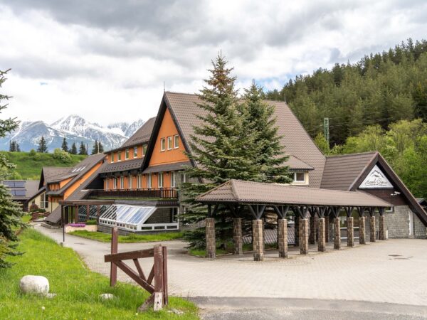 Vysoké Tatry: Dovolenka v Hoteli Sipox *** s polpenziou a neobmedzeným wellness s bazénom a vírivkou + 2 sauny