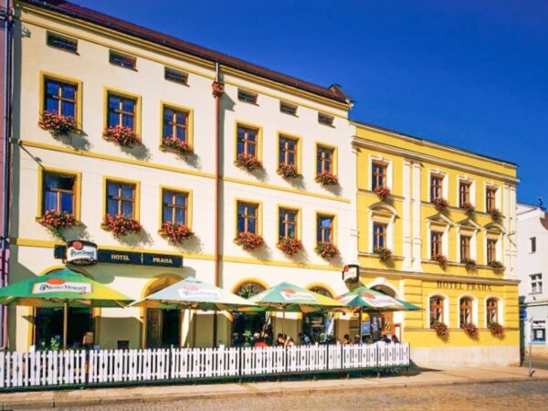 CHKO Broumovsko a Adršpach pri skalnom meste v 3* Hoteli Praha s raňajkami/polpenziou, múzeom a zľavou na golf