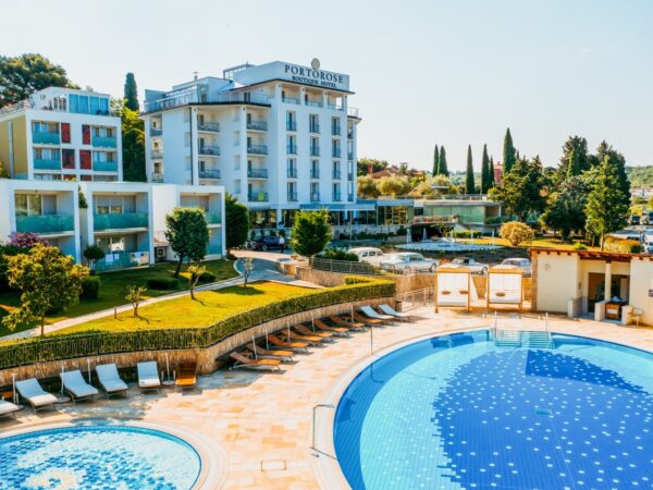 Slovinsko 650 m od pláže: Portorož v Boutique Hoteli Portorose **** s raňajkami/polpenziou a vonkajším bazénom