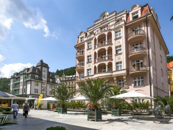 Karlove Vary: Art Deco WOLKER **** s neobmedzeným wellness, až 8 procedúrami a polpenziou + dieťa zadarmo