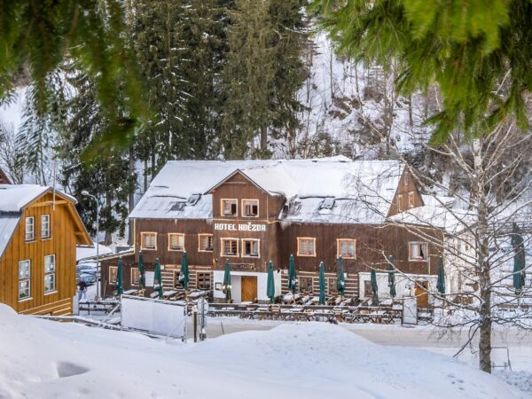 Pec pod Sněžkou v štýlovom Hoteli Hvězda *** s raňajkami/polpenziou/all inclusive + welcome drink a úschovňa