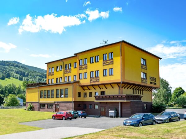 Pobyt v srdci Jeseníkov: Hotel Zlatý Chlum *** s raňajkami/polpenziou a drinkom + dieťa do 12 rokov zadarmo