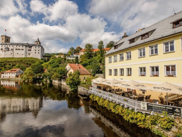 Šumava len 1 km od hradu Rožmberk v Penzióne Rožmberk Inn s raňajkami + fľaša vína alebo vstup na prehliadku