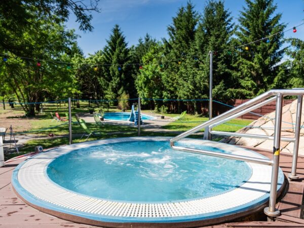 Bük: Relax v 4* Hoteli Piroska s polpenziou, neobmedzeným wellness a masážou + vstup do termálnych kúpeľov Bük