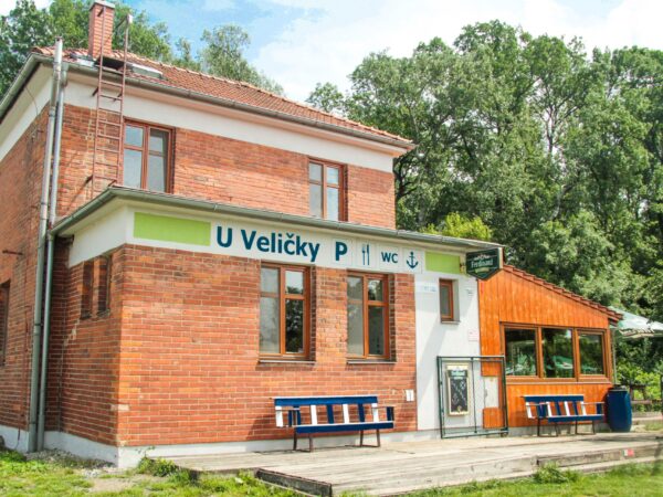 Pobyt pri Baťovom kanáli blízko hraníc so Slovenskom v Penzióne U Veličky s poldennou plavbou a raňajkami