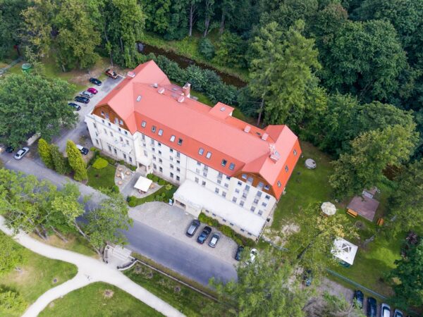 Poľsko: Kúpeľný Hotel Spa Medical Dwór Elizy *** s neobmedzeným wellness s bazénom a fitness + polpenzia