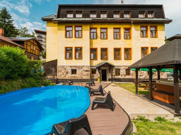 Krkonoše pri Chodníku korunami stromov v Penzióne Adélka *** s raňajkami/polpenziou + sauna a detské ihrisko