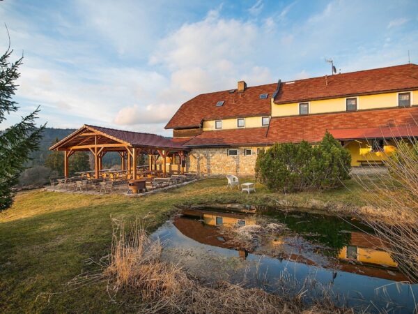 Národný park Šumava: Penzión U Mauritzů s farmou so zvieratkami a polpenziou + možnosť privátneho wellness
