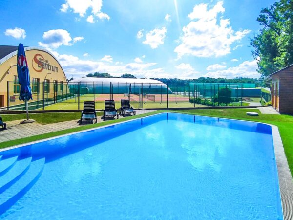 Pobyt pri Prahe a zámku Konopiště: Hotel S-centrum Benešov *** s polpenziou, bazénom a privátnou vírivkou