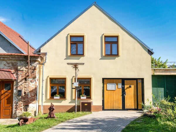 Južná Morava: Valtice iba 550 m od zámku v Penzióne Alenka s raňajkami, degustáciou vína a welcome drinkom