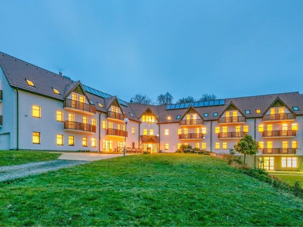 Krušné hory: Pytloun Wellness Hotel Hasištejn **** s polpenziou, neobmedzeným wellness a herňou + bowling