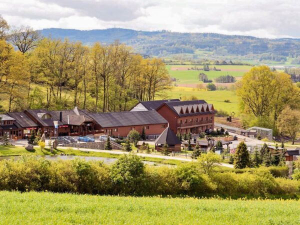 Stredné Čechy pri Sedlčanoch v Resorte Hulín s polpenziou, bowlingom a vstupom do minizoo + parkovanie zdarma