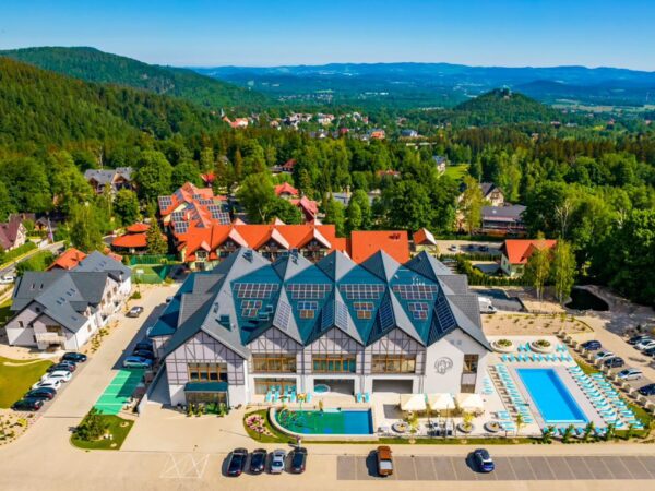 Pobyt v poľských Krkonošiach: Karpacz v Artus Resorte *** s polpenziou, 2 bazénmi, saunami a masážou + fitness