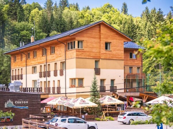 Javorníky a CHKO Kysuce vo Wellness & Spa Hoteli Čertov *** s polpenziou, neobmedzenými bazénmi a saunami