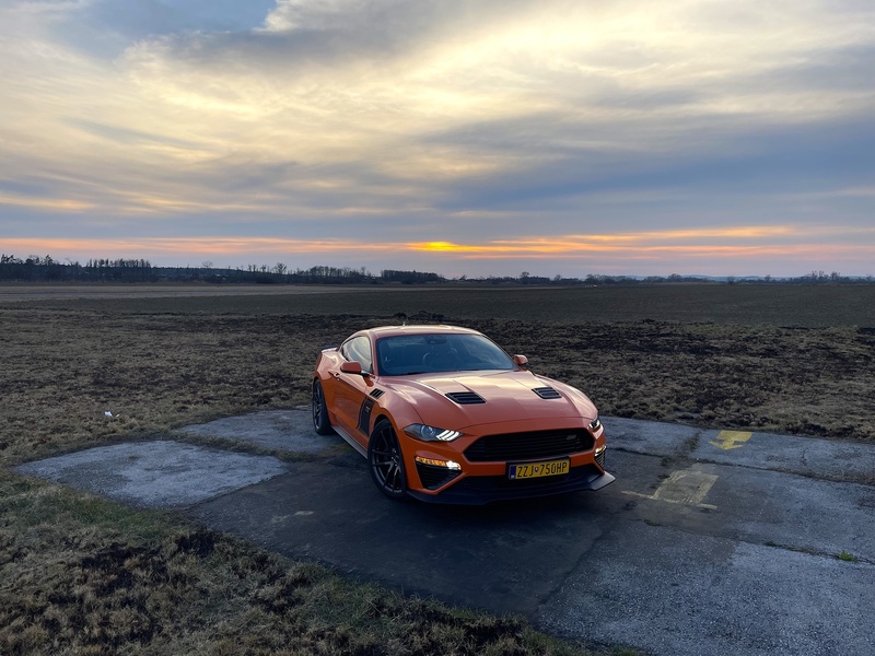 Jazda na Ford Mustang Roush v premávke a na letisku – Obrázok 4