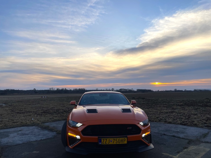 Jazda na Ford Mustang Roush v premávke a na letisku – Obrázok 5